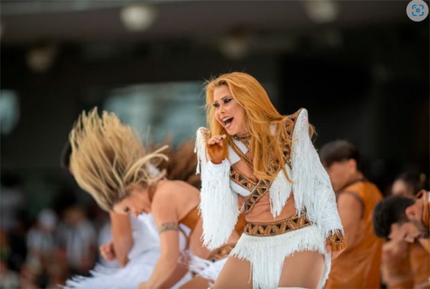 Show de Joelma levanta torcidas de Botafogo e Flamengo na Supercopa