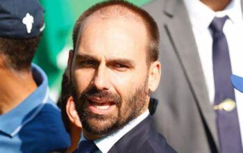 Web pede cassação de Eduardo Bolsonaro: “Traidor do Brasil”