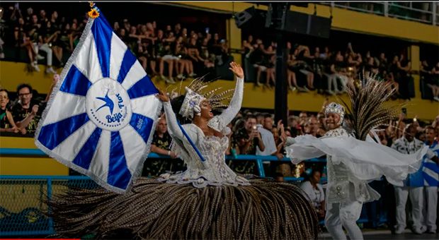 Beija-Flor é campeã do Carnaval do Rio na despedida de Neguinho da Beija-Flor