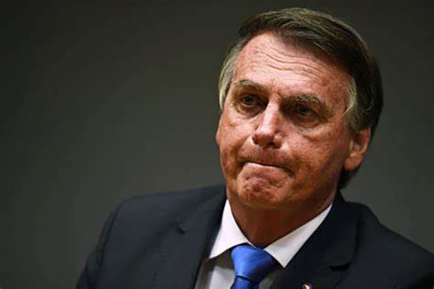 Bolsonaro apresenta defesa à PGR e pede para ser julgado pelo plenário do STF