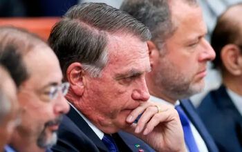 Com medo de ser envenenado, Bolsonaro recusa até copo d’água no STF