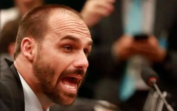 Eduardo Bolsonaro ataca Walter Salles por “ditadura inexistente” do filme: “psicopata cínico”