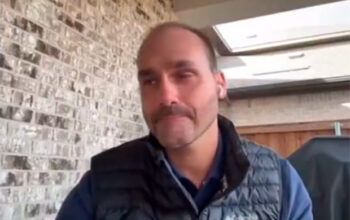 Eduardo cai no choro e passa vergonha ao comentar fuga para os EUA