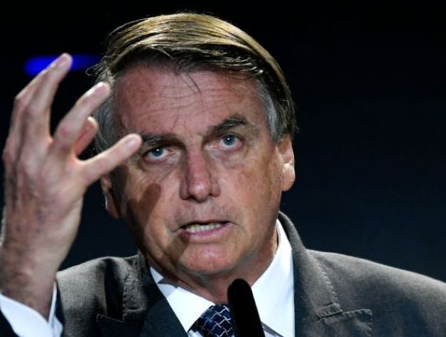 Elio Gaspari prevê que Bolsonaro vai pedir asilo em uma embaixada e não passará um dia na cadeia se condenado