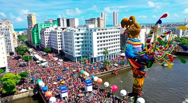 Galo da Madrugada do Recife arrasta multidão e celebra cultura pernambucana