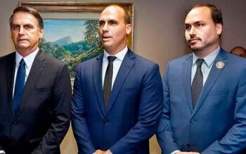 Marcação da data do julgamento da denúncia do golpe desespera filhos de Bolsonaro