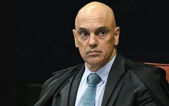 Moraes nega pedido para apreender passaporte de Eduardo Bolsonaro