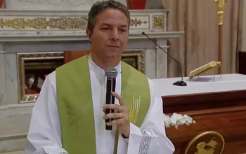 Padre critica “grupinhos que se dizem católicos” que rezam pela morte do papa Francisco