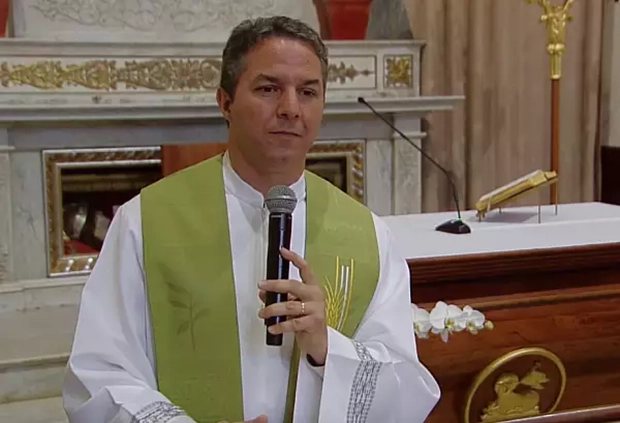 Padre critica “grupinhos que se dizem católicos” que rezam pela morte do papa Francisco