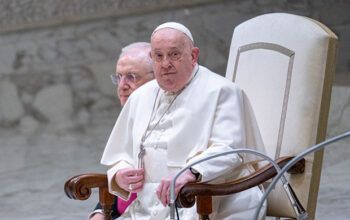 Papa teve episódios de insuficiência respiratória aguda, diz Vaticano