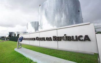 PGR tem 5 dias para se manifestar sobre denúncia de crimes contra a soberania nacional apresentada contra Eduardo Bolsonaro