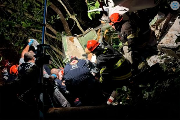 Queda de avião de pequeno porte deixa um morto no litoral de São Paulo