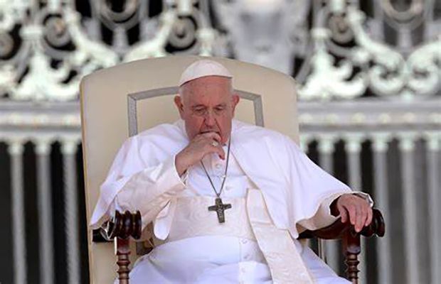 Raio-X confirma melhora na saúde do Papa Francisco, diz Vaticano