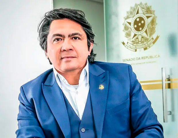 Senador paulista come de abadejo a sushi na praia em recesso e pega reembolso