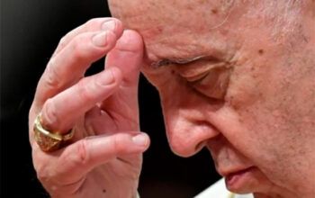 Vaticano atualiza estado de saúde do papa Francisco: “Está apirético”