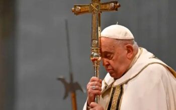 Vaticano atualiza saúde do papa Francisco: “Situação complexa”