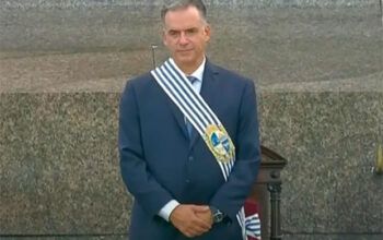 Yamandú Orsi toma posse como presidente do Uruguai