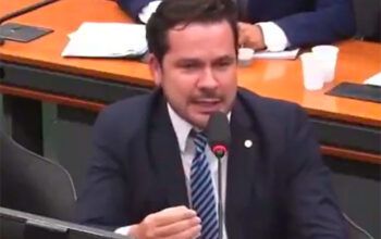 Alberto Neto é uma mescla de ignorância e de orgulho de ser ignorante, diz deputado Pastor Henrique Vieira