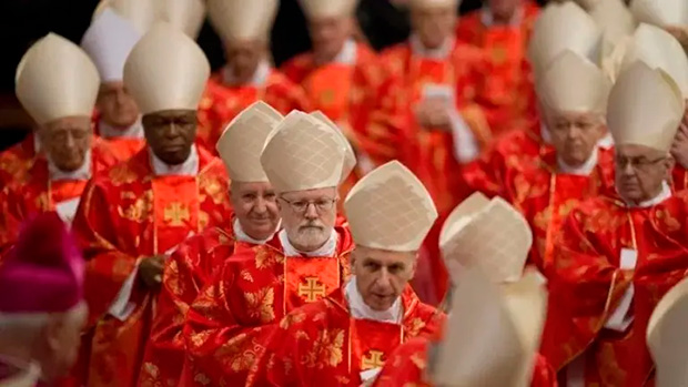 Conclave para eleger novo papa começa em 7 de maio, anuncia Vaticano
