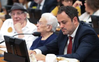 Conselho de Ética aprova cassação do mandato de Glauber Braga