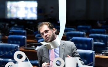 Enforcando o senador Plínio Valério, meu ex-aluno
