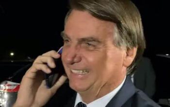 Bolsonaro ligou para Mourão e fez pedido antes de senador depor ao STF