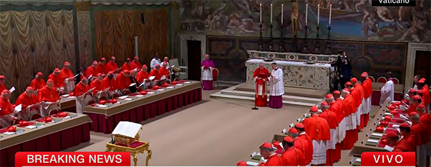 Cardeais se isolam na Capela Sistina e começa o conclave que escolherá o novo papa