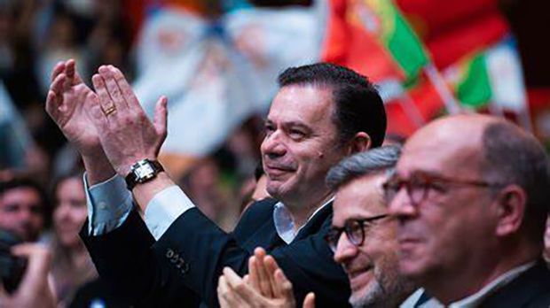 Coalizão de centro-direita vence eleições  em Portugal mas não consegue maioria no Parlamento