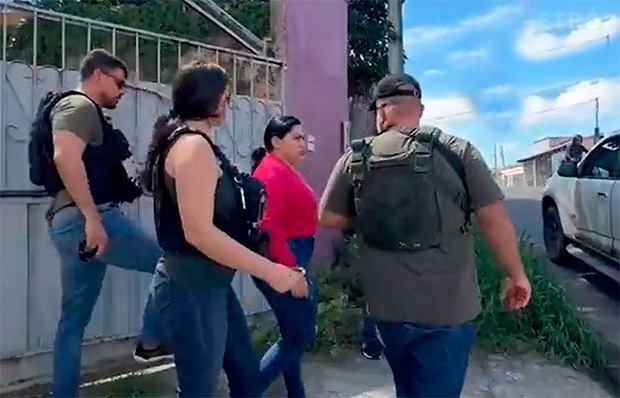 “Dama do Tráfico”, esposa do chefe do CV no Amazonas, é presa em Manaus depois de cinco meses foragida