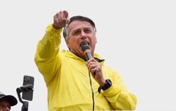 Em Fortaleza, Bolsonaro diz que conta com ajuda dos EUA para “reverter esse sistema”