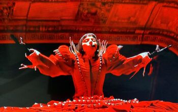 Lady Gaga abre show em Copacabana com “Bloody Mary”