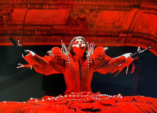 Lady Gaga abre show em Copacabana com “Bloody Mary”