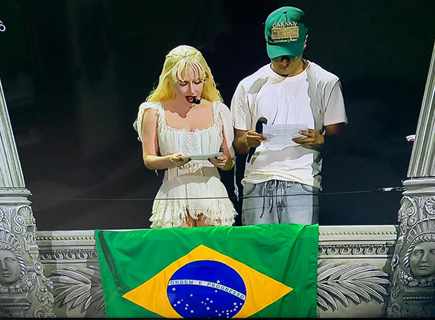 Lady Gaga faz discurso emocionado em show em Copacabana: "Vocês esperaram por mim. Amo vocês para sempre"