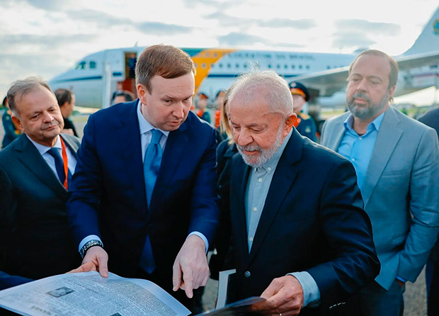 Lula chega a Moscou para a festa de 80 anos da vitória da URSS sobre os nazistas