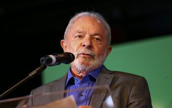 Lula cumprimenta novo Papa e deseja continuidade ao legado de Francisco