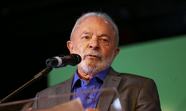 Lula cumprimenta novo Papa e deseja continuidade ao legado de Francisco