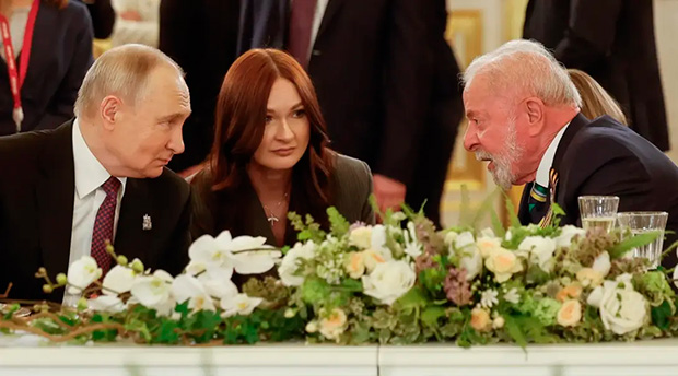 Lula participa de jantar com Putin em Moscou na véspera do Dia da Vitória