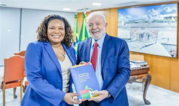 Lula torna permanente a lei Aldir Blanc de fomento à cultura