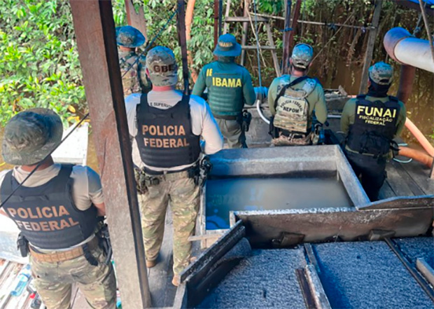 Operação combate garimpo ilegal no Vale do Javari, no Amazonas; dragas e diversos maquinários foram destruídos