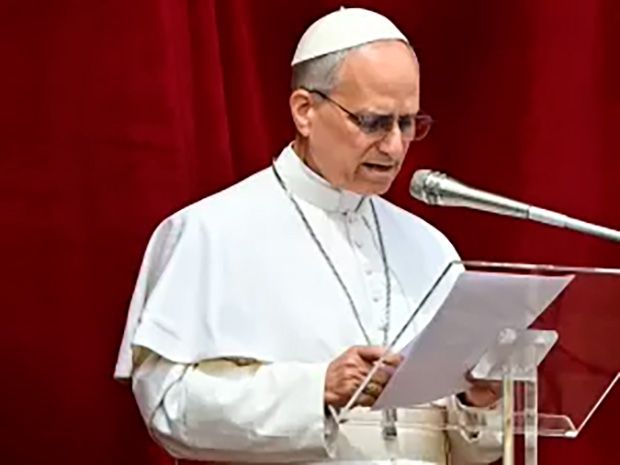 Papa Leão XIV pede paz na Ucrânia e Gaza ao rezar para 150 mil no Vaticano