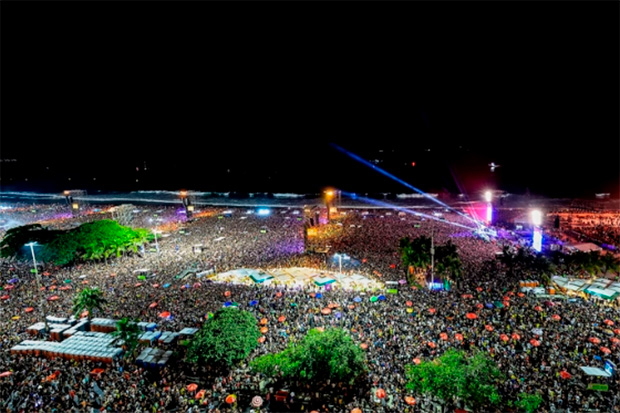 Polícia impede ataque a bomba em show da Lady Gaga e prende suspeito
