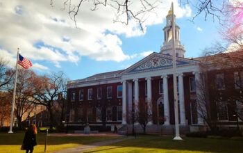 Trump proíbe Harvard de ter alunos estrangeiros, inclusive os já matriculados