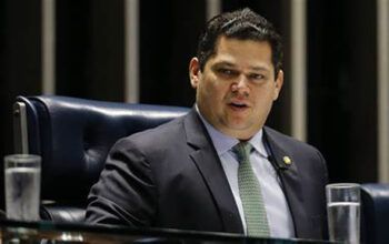 Alcolumbre barra inclusão de Bolsonaro em novo PL da Anistia