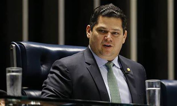 Alcolumbre barra inclusão de Bolsonaro em novo PL da Anistia