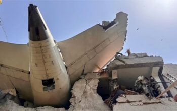 Avião com 242 pessoas cai na Índia; não há sobreviventes, diz polícia