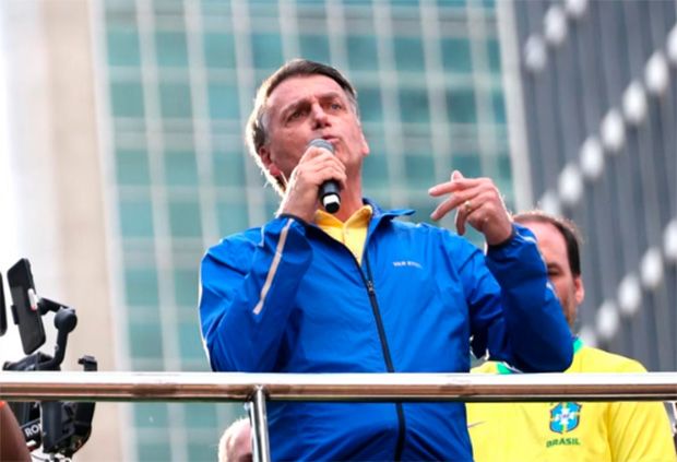 Bolsonaro diz 8/1 foi orquestrado pela esquerda e que é processado por “fumaça de golpe”