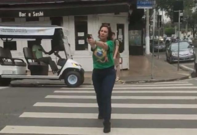 Carla Zambelli diz que vai se apresentar voluntariamente às autoridades italianas
