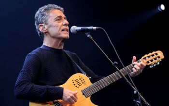 Chico Buarque passa por passou por uma cirurgia neurológica no RJ para aliviar a pressão intracraniana