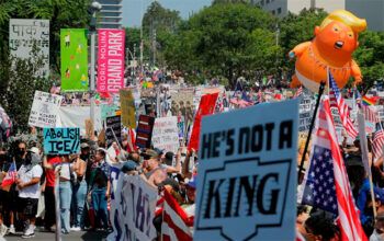 'Dia Sem Reis': Milhares protestam nos EUA no dia do aniversário de Trump