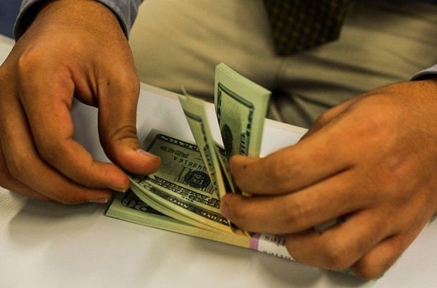 Dólar cai para R$ 5,43 e atinge menor valor desde setembro do ano passado